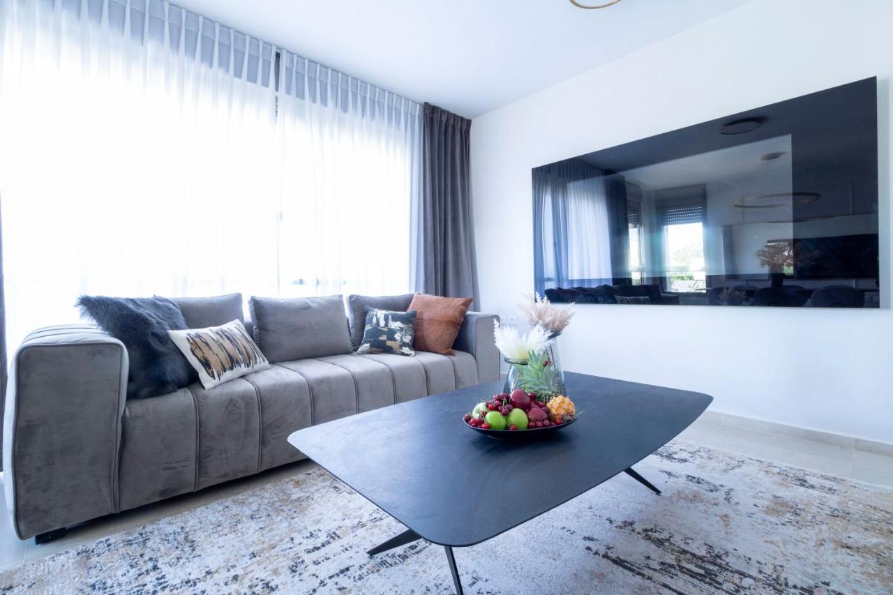 The Haneviim Suites - Isrentals Jerusalem Exteriör bild